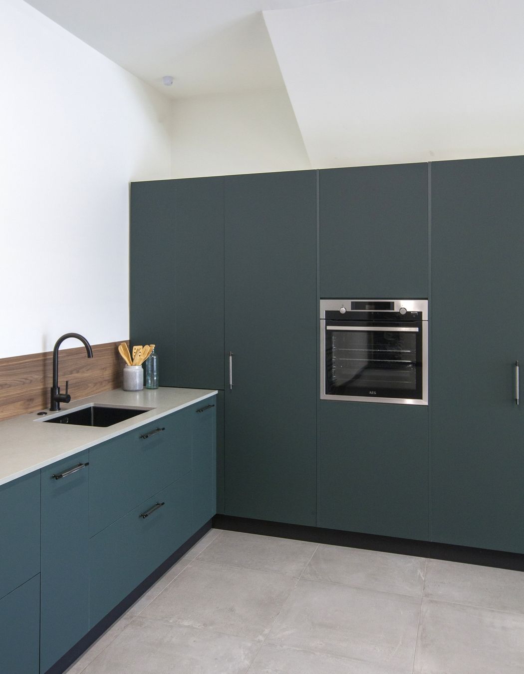 Prime Laminate, Wicked Soft-Matt, Prime Laminate Notaio Walnut Wood-matt, Prime Stone Apollo. Design by Misco Joinery.