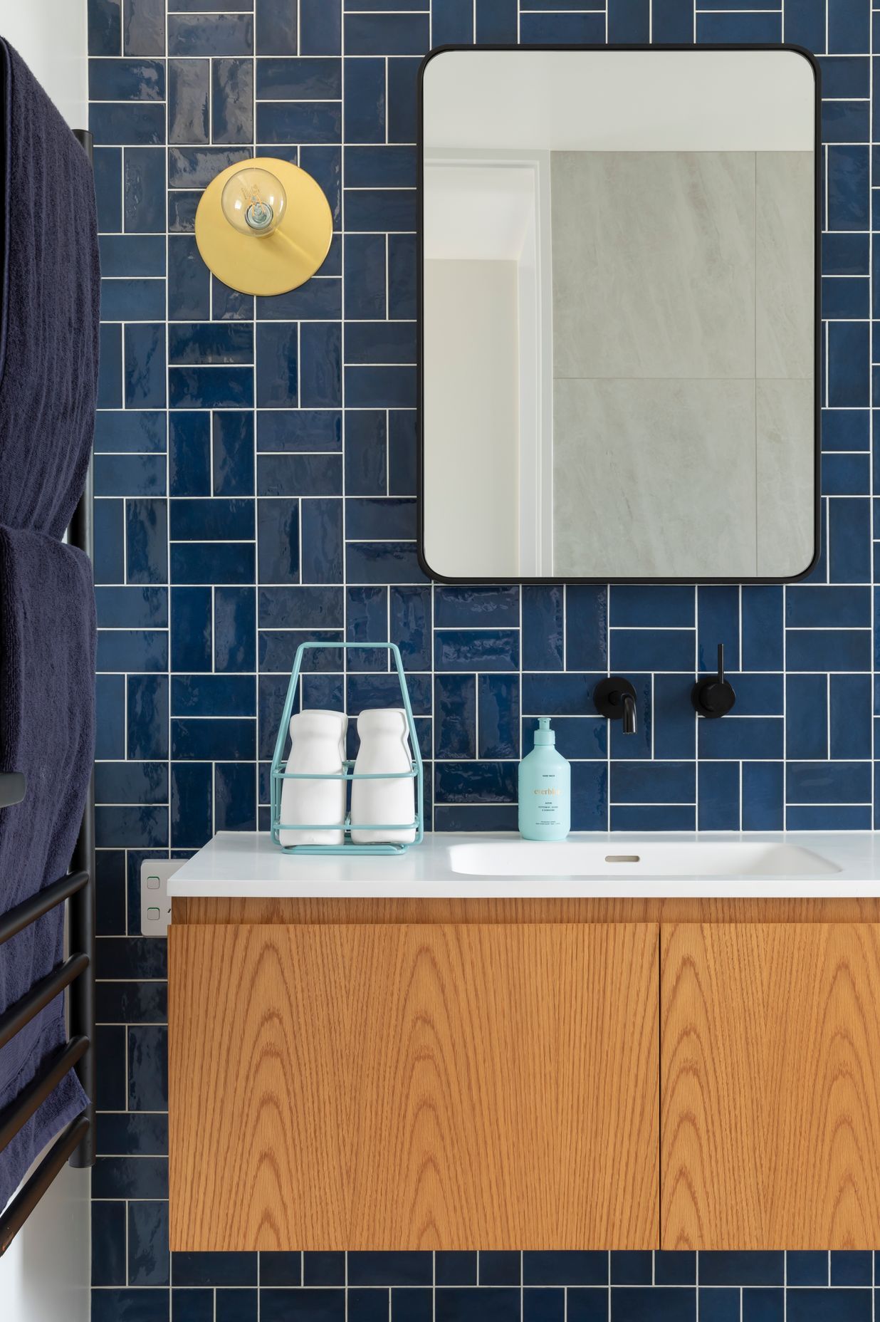 Prime Veneer, American White Oak - Crown Cut & Prime Laminate, Devious Soft-Matt. Design by Kate Carter Interior Design. Photography by Sarah Rowlands.
