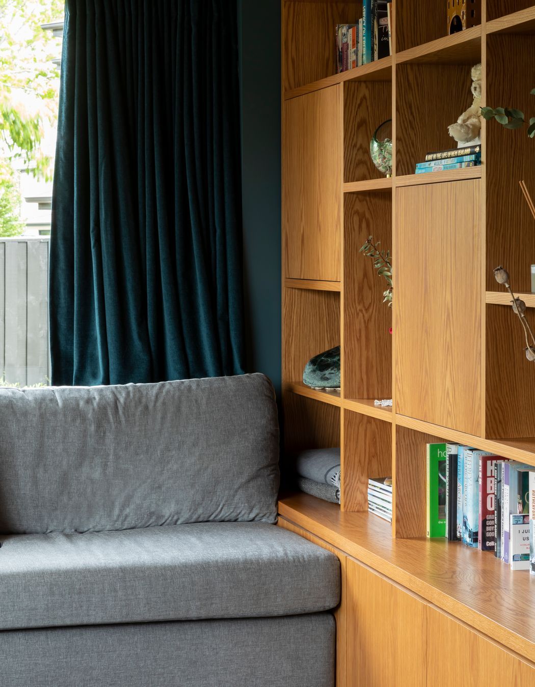 Prime Veneer, American White Oak - Crown Cut &amp; Prime Laminate, Devious Soft-Matt. Design by Kate Carter Interior Design. Photography by Sarah Rowlands.
