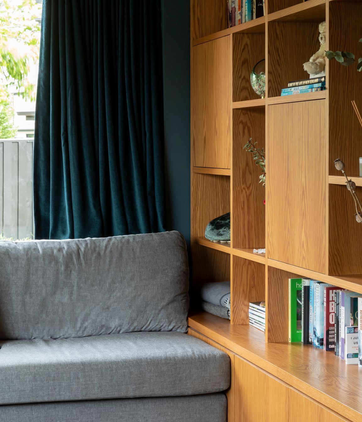 Prime Veneer, American White Oak - Crown Cut &amp; Prime Laminate, Devious Soft-Matt. Design by Kate Carter Interior Design. Photography by Sarah Rowlands.