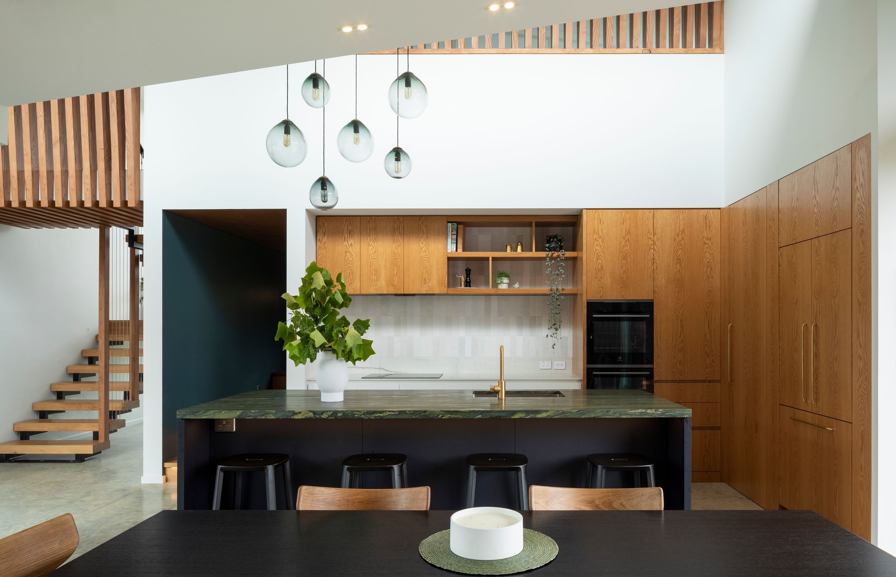 Prime Veneer, American White Oak - Crown Cut & Prime Laminate, Devious Soft-Matt. Design by Kate Carter Interior Design. Photography by Sarah Rowlands.