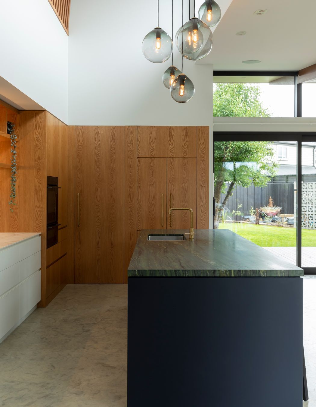 Prime Veneer, American White Oak - Crown Cut &amp; Prime Laminate, Devious Soft-Matt. Design by Kate Carter Interior Design. Photography by Sarah Rowlands.