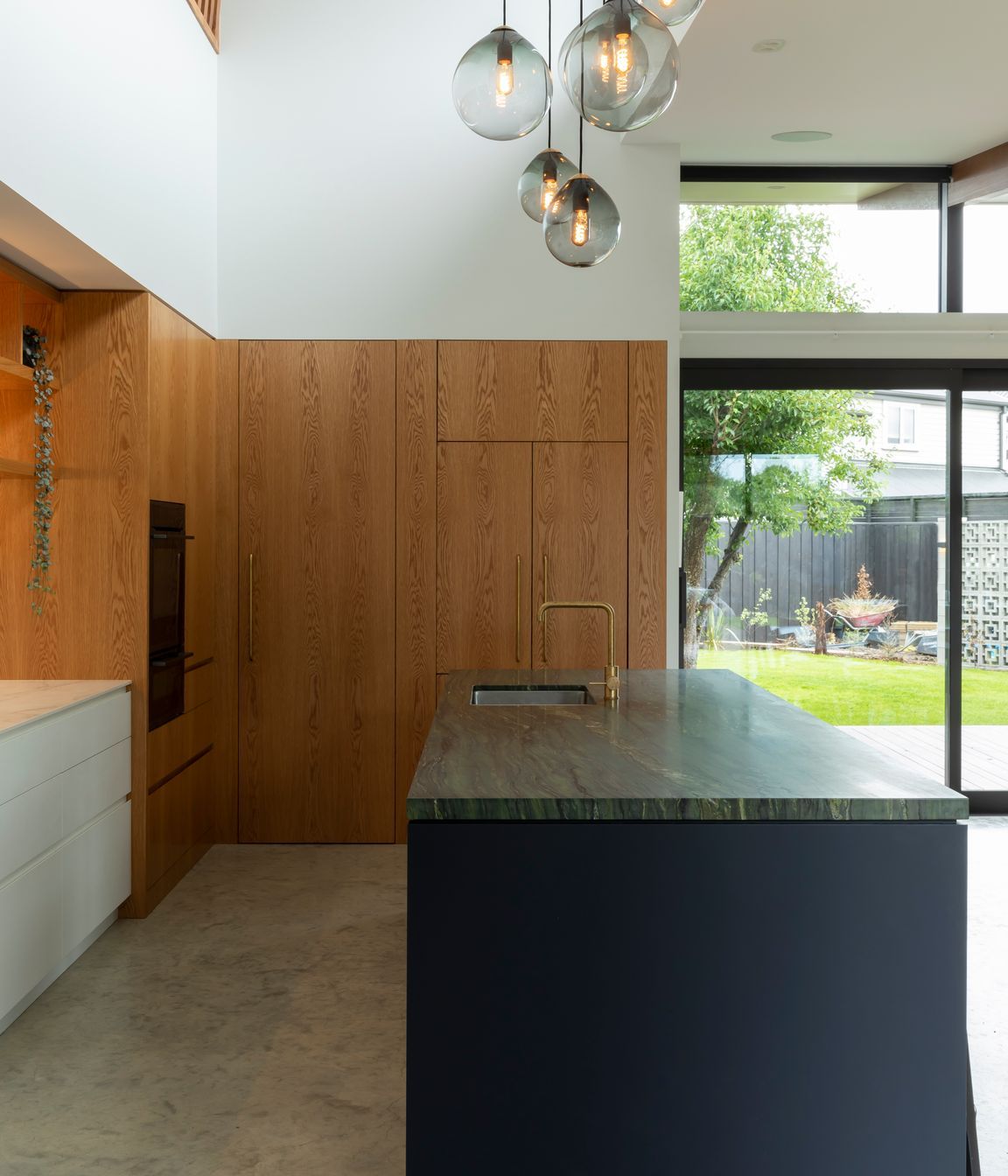 Prime Veneer, American White Oak - Crown Cut &amp; Prime Laminate, Devious Soft-Matt. Design by Kate Carter Interior Design. Photography by Sarah Rowlands.