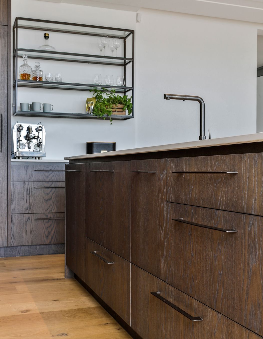 Prime Veneer, Art Planked . Design by Michelle Gillbanks, Kitchens by Design.