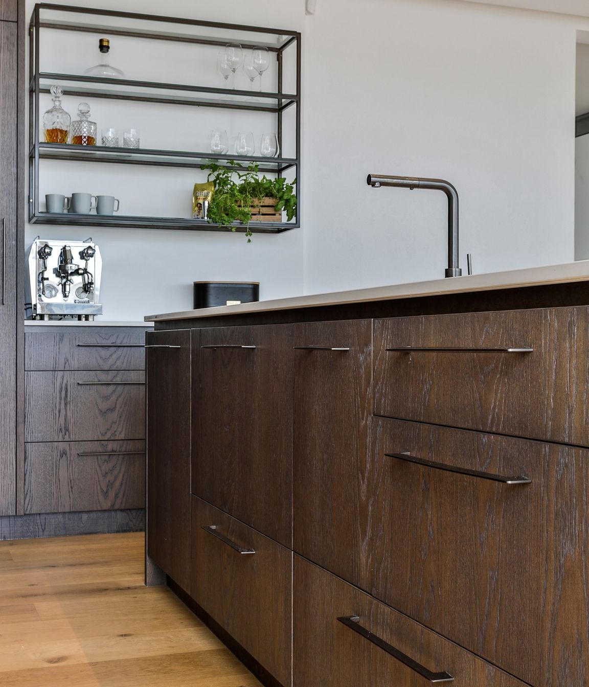 Prime Veneer, Art Planked . Design by Michelle Gillbanks, Kitchens by Design.