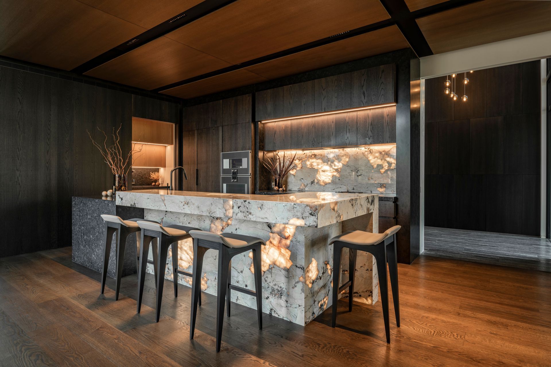 Prime Art Veneer, Sawn. Design by Davinia Sutton, Detail by Davinia Sutton. Photography by Stephen Goodenough.