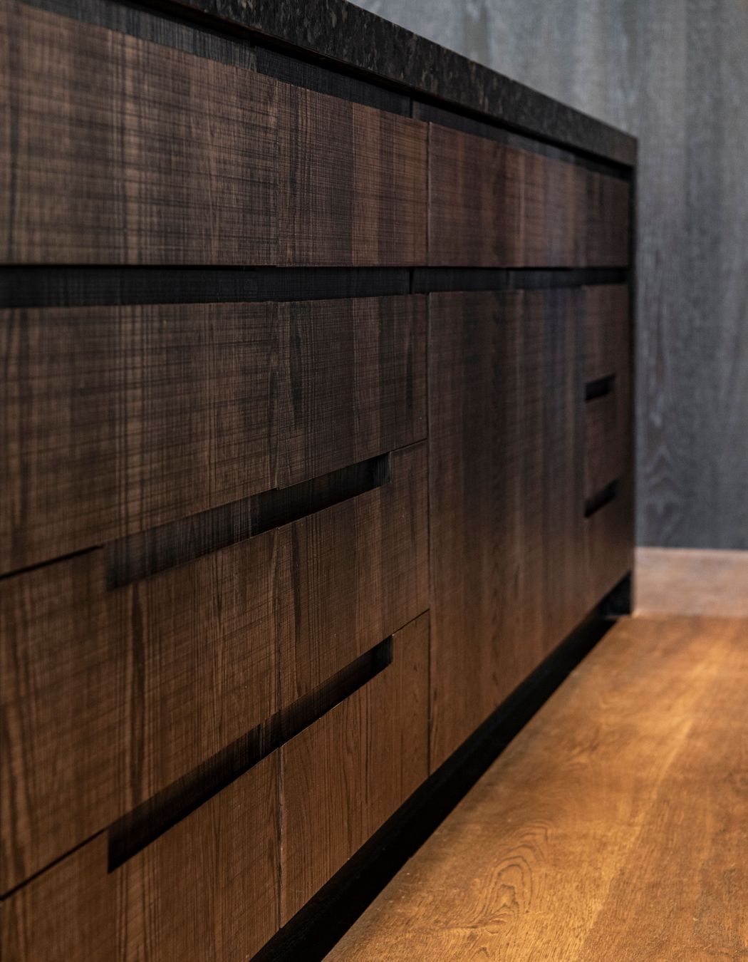 Prime Art Veneer, Sawn. Design by Davinia Sutton, Detail by Davinia Sutton. Photography by Stephen Goodenough.