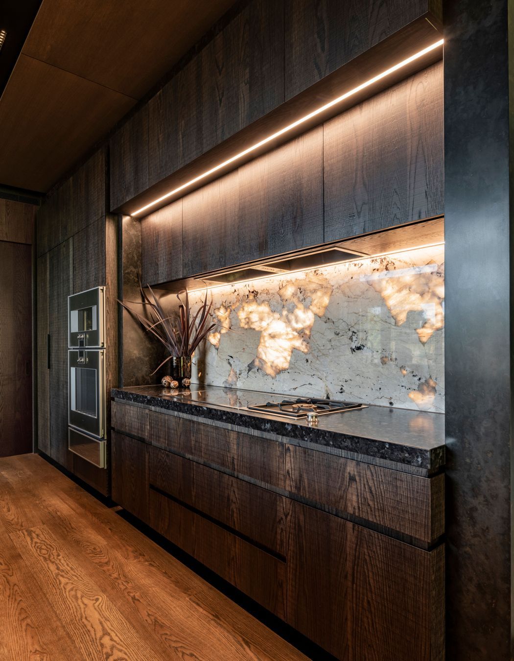 Prime Art Veneer, Sawn. Design by Davinia Sutton, Detail by Davinia Sutton. Photography by Stephen Goodenough.