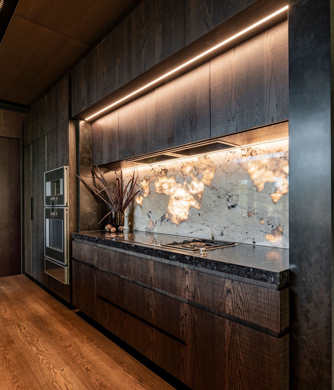 Prime Art Veneer, Sawn. Design by Davinia Sutton, Detail by Davinia Sutton. Photography by Stephen Goodenough.