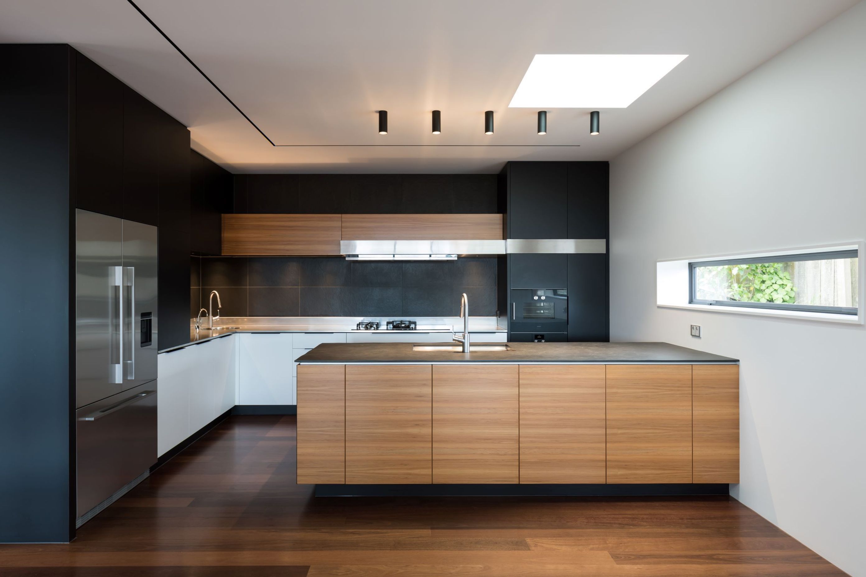 Prime Veneer NZ Heart Rimu. Design by Kitchen Dynamics