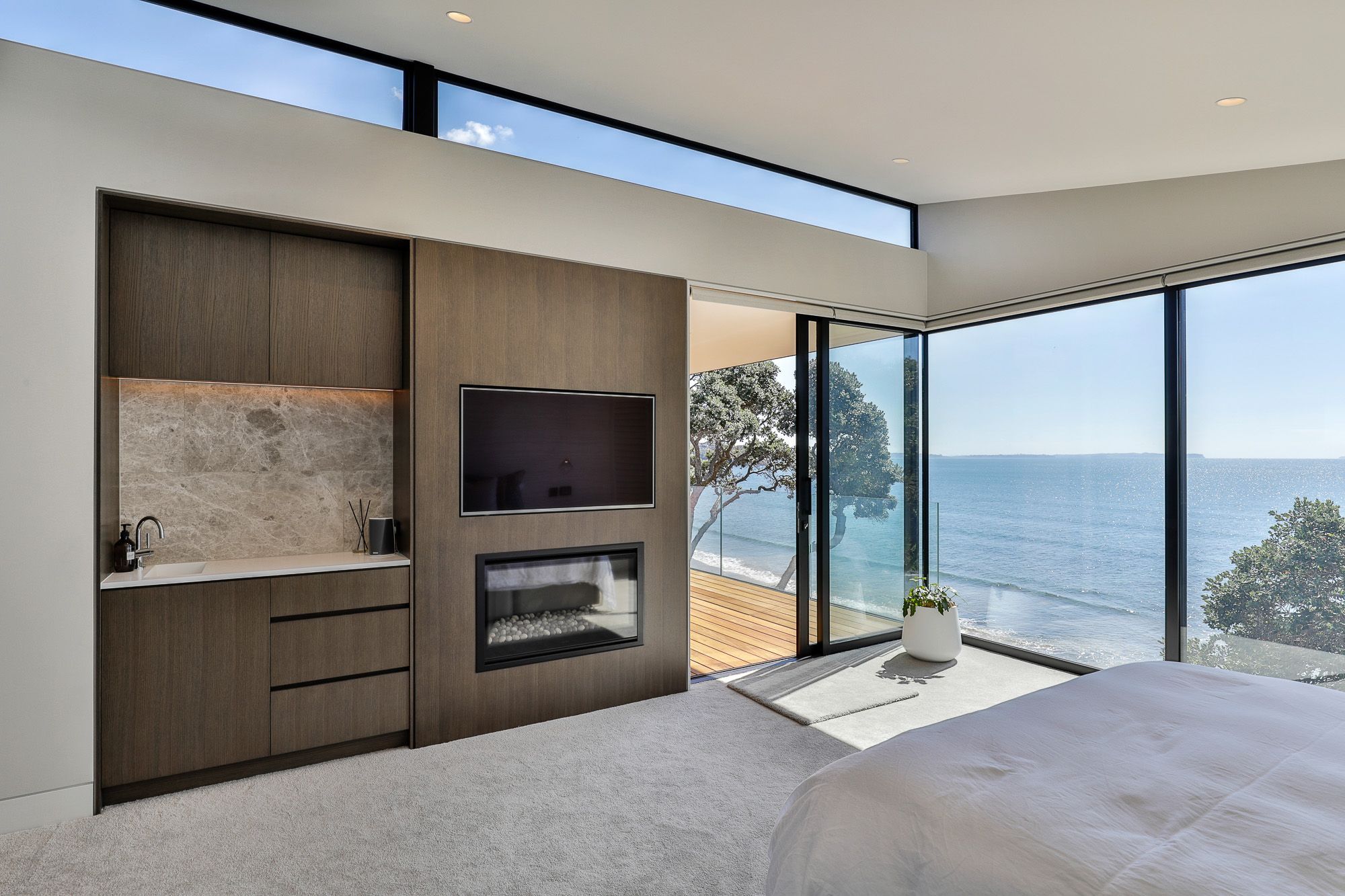 Prime Veneer, American White Oak - Quarter Cut. Designed by Peta Davy from Yellowfox & Craig Hewetson from Hewe Kitchens & Interiors