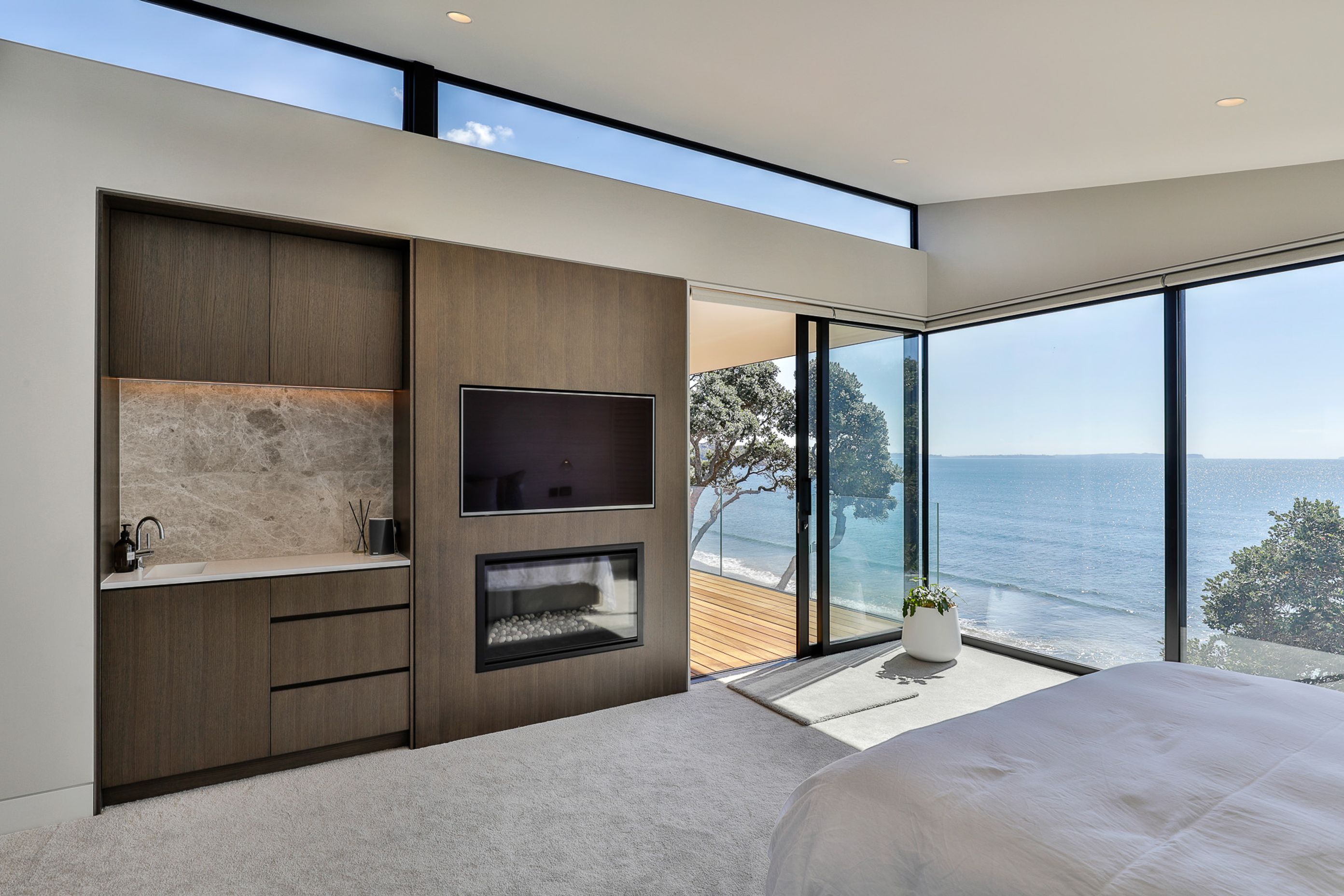 Prime Veneer, American White Oak - Quarter Cut. Designed by Peta Davy from Yellowfox &amp; Craig Hewetson from Hewe Kitchens &amp; Interiors