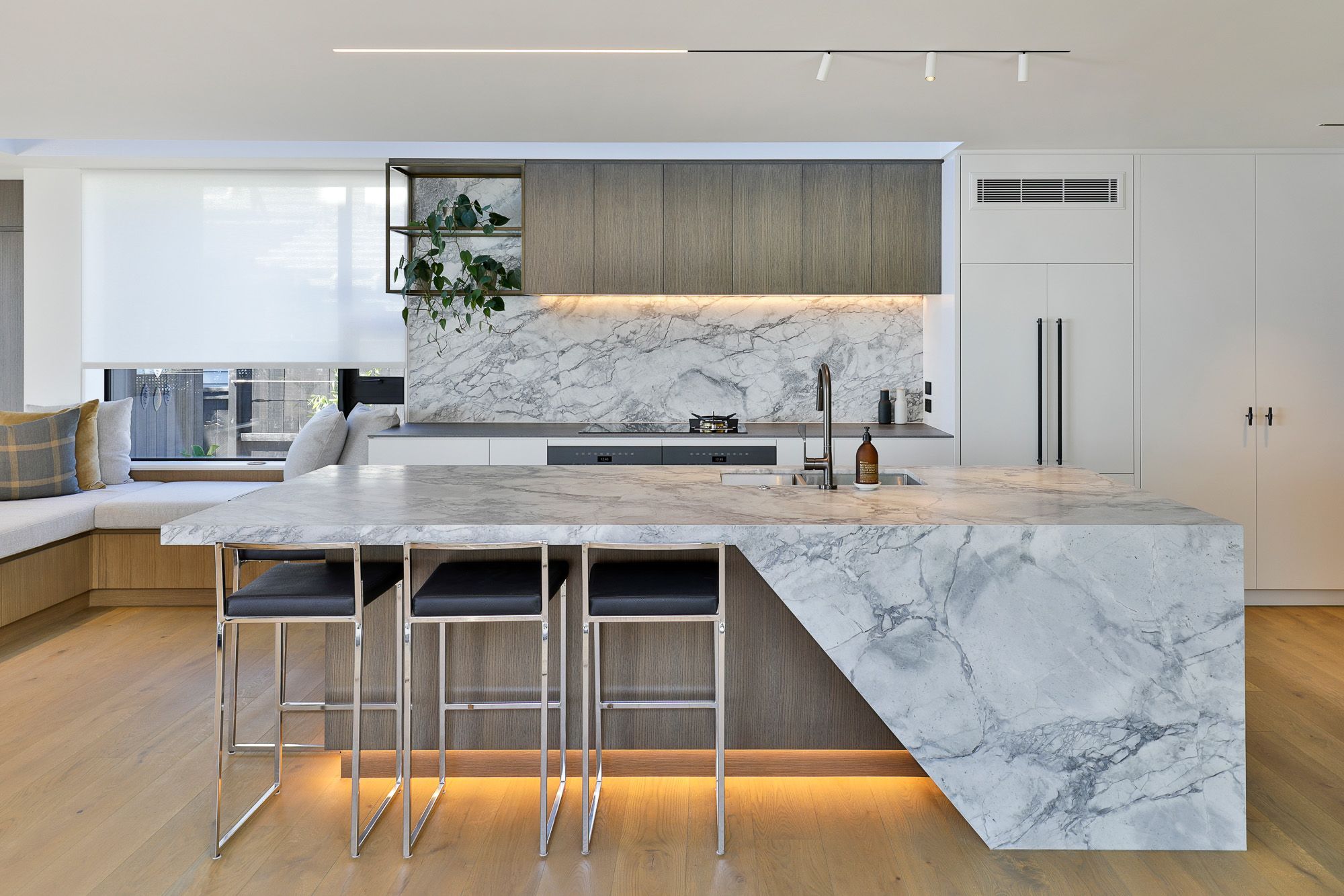 Prime Veneer, American White Oak - Quarter Cut. Designed by Peta Davy from Yellowfox & Craig Hewetson from Hewe Kitchens & Interiors