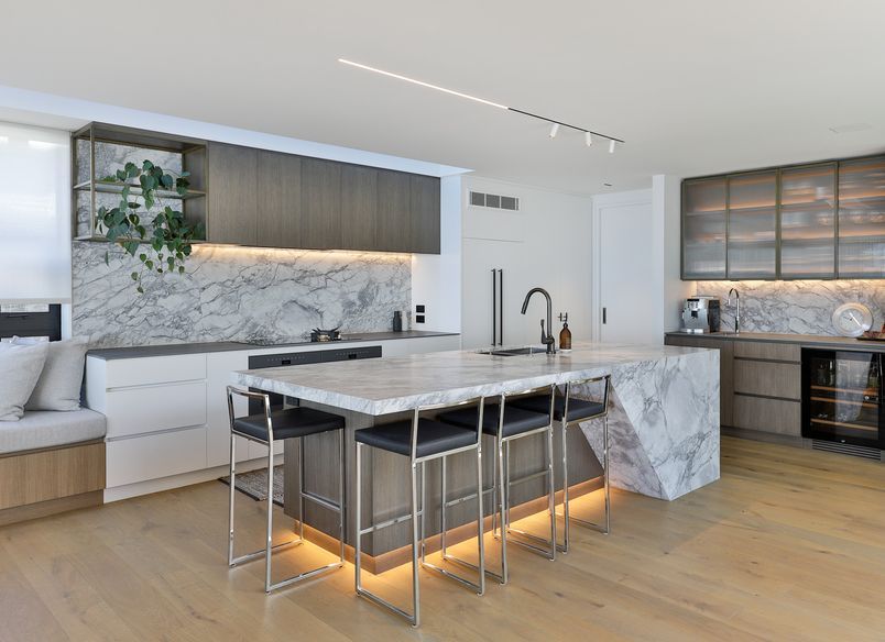 Veneer anchors sculptural space