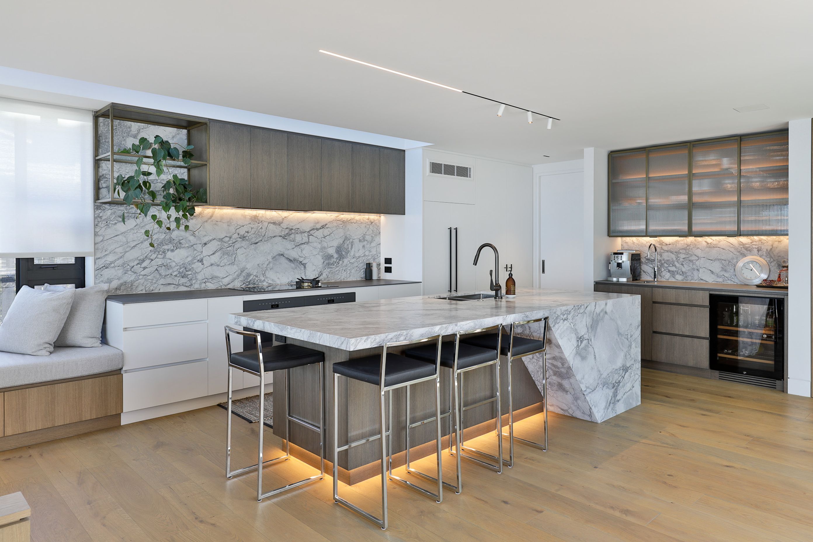 Prime Veneer, American White Oak - Quarter Cut. Designed by Peta Davy from Yellowfox &amp; Craig Hewetson from Hewe Kitchens &amp; Interiors