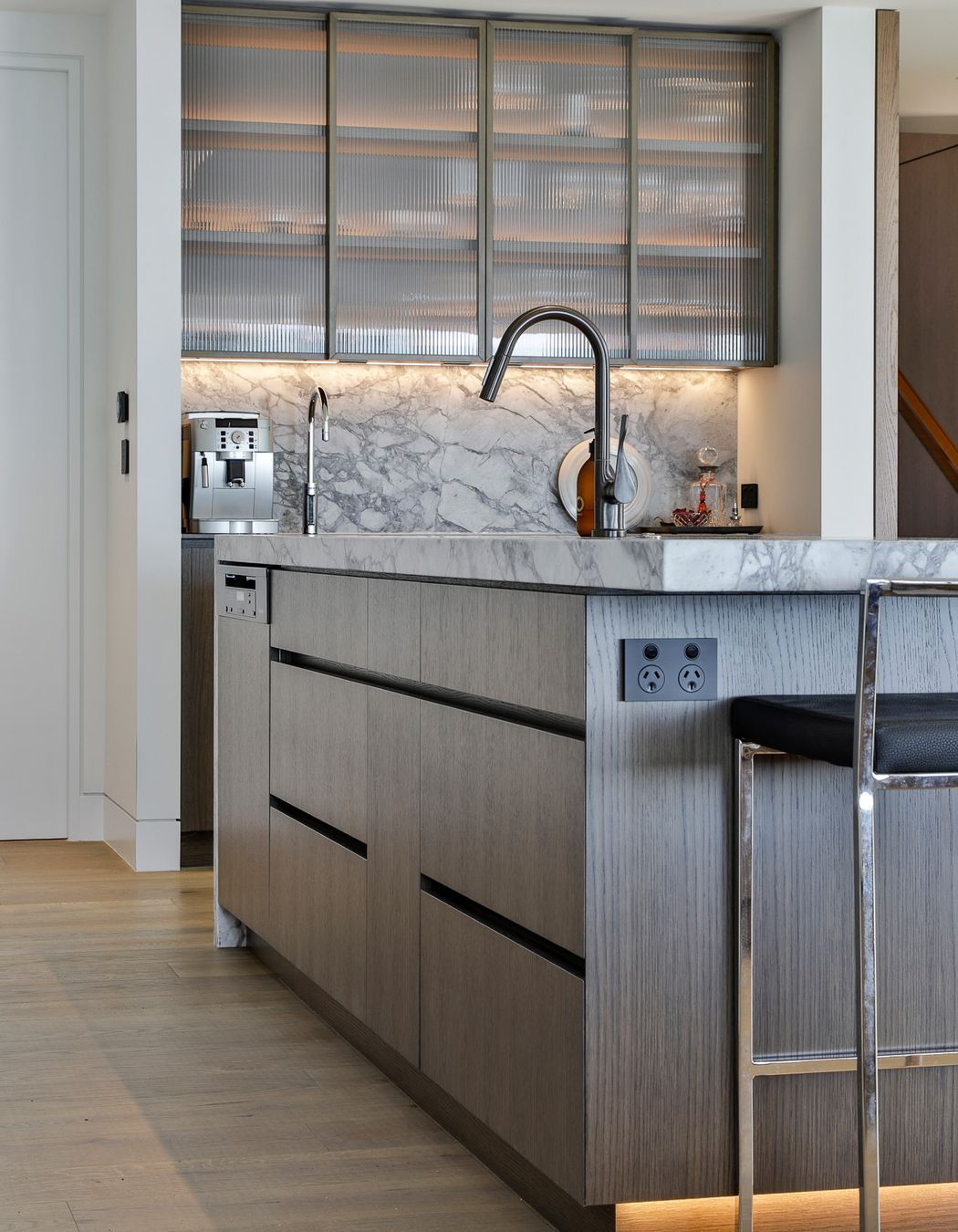 Prime Veneer, American White Oak - Quarter Cut. Designed by Peta Davy from Yellowfox & Craig Hewetson from Hewe Kitchens & Interiors