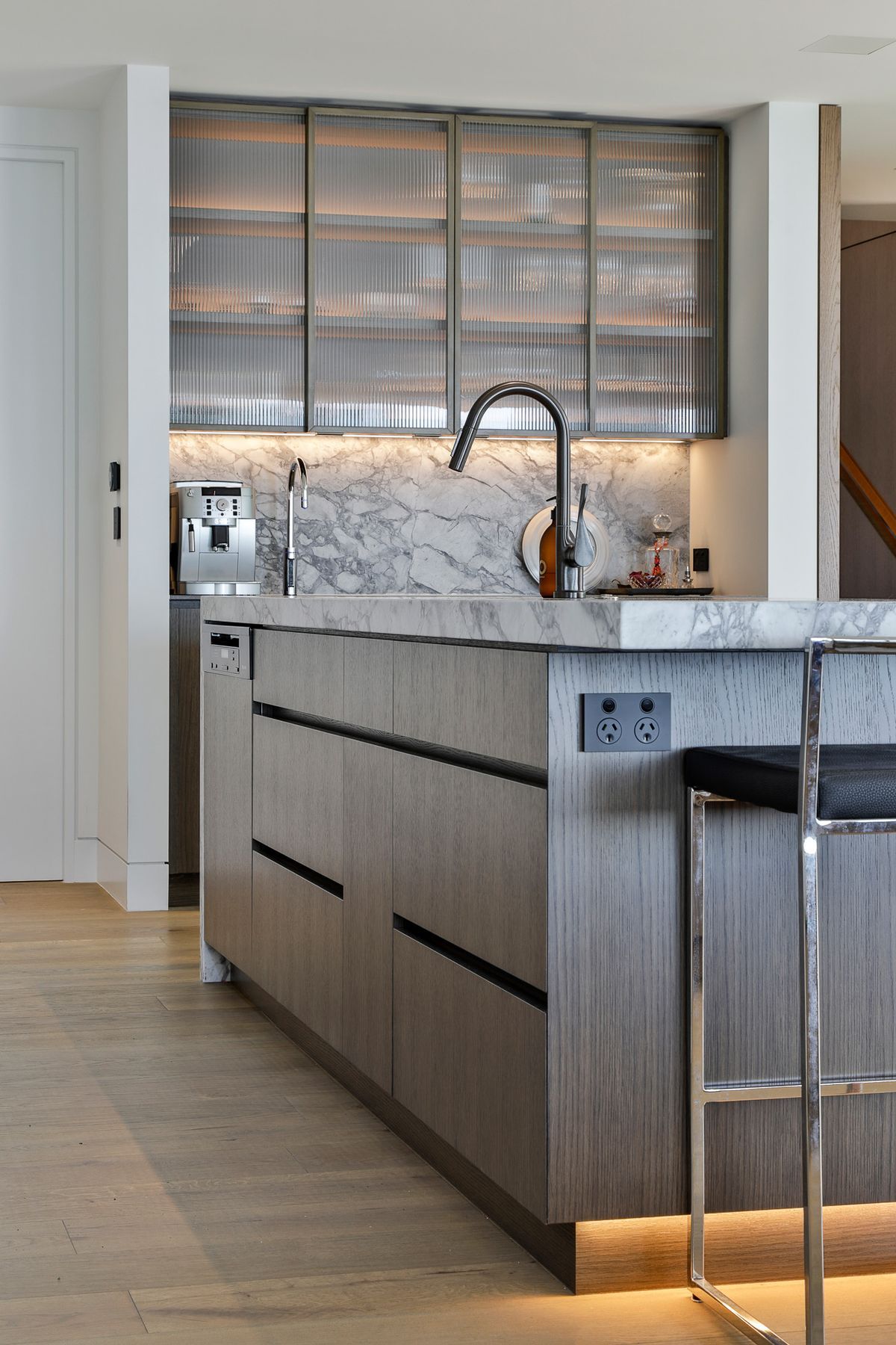 Prime Veneer, American White Oak - Quarter Cut. Designed by Peta Davy from Yellowfox & Craig Hewetson from Hewe Kitchens & Interiors
