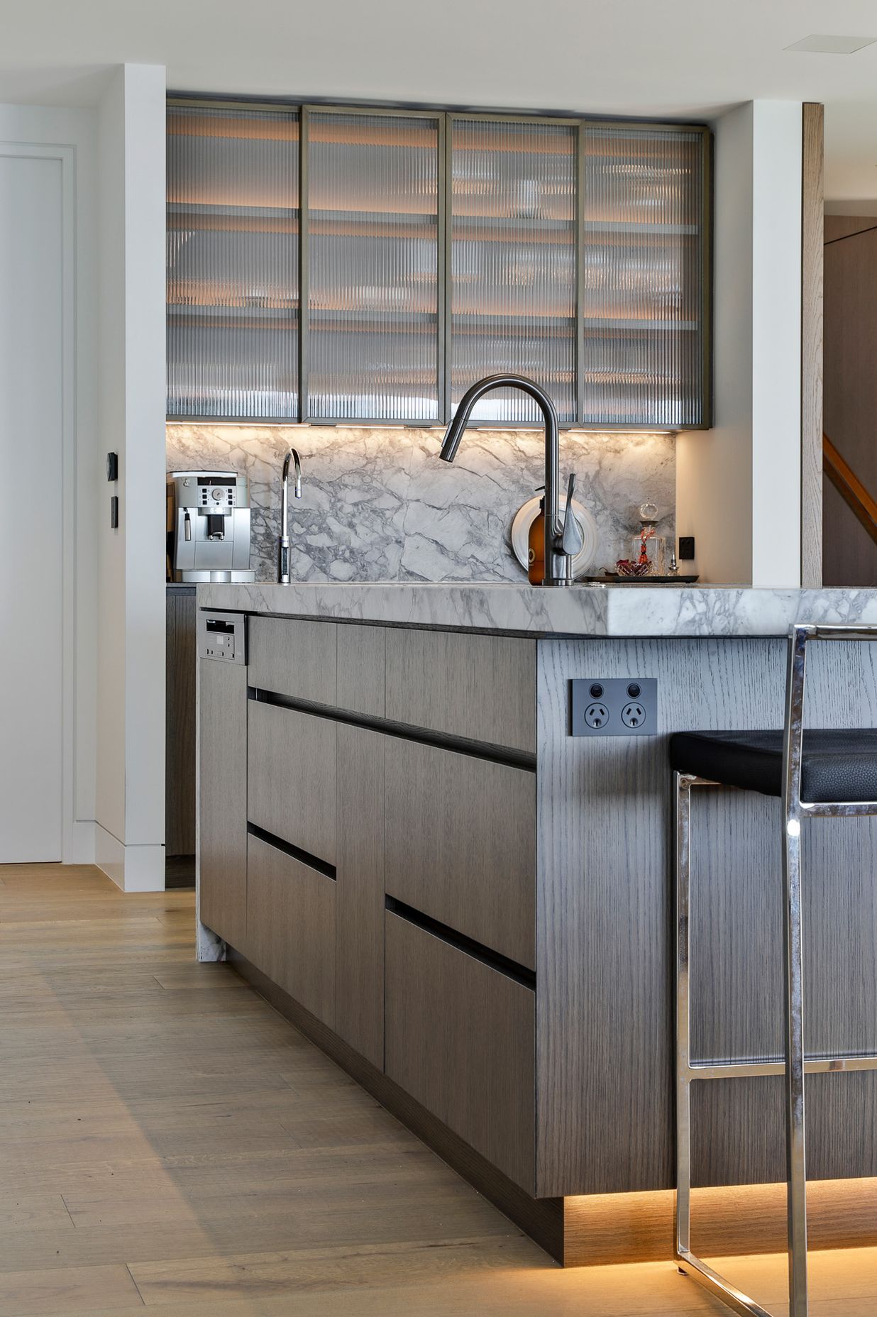 Prime Veneer, American White Oak - Quarter Cut. Designed by Peta Davy from Yellowfox & Craig Hewetson from Hewe Kitchens & Interiors
