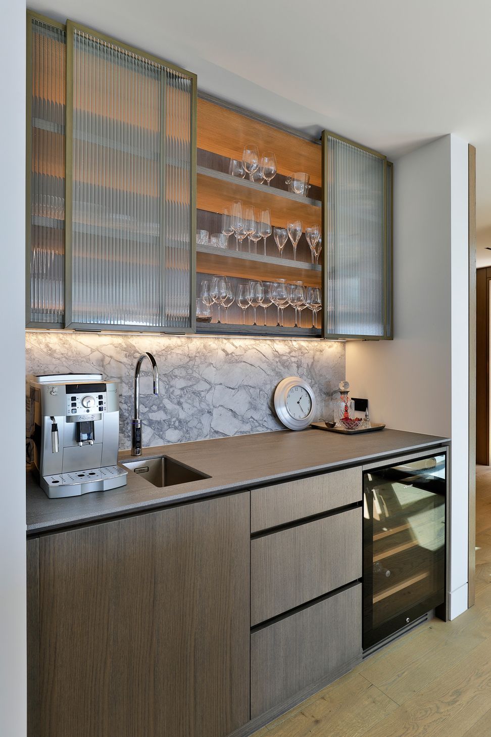 Prime Veneer, American White Oak - Quarter Cut. Designed by Peta Davy from Yellowfox &amp; Craig Hewetson from Hewe Kitchens &amp; Interiors