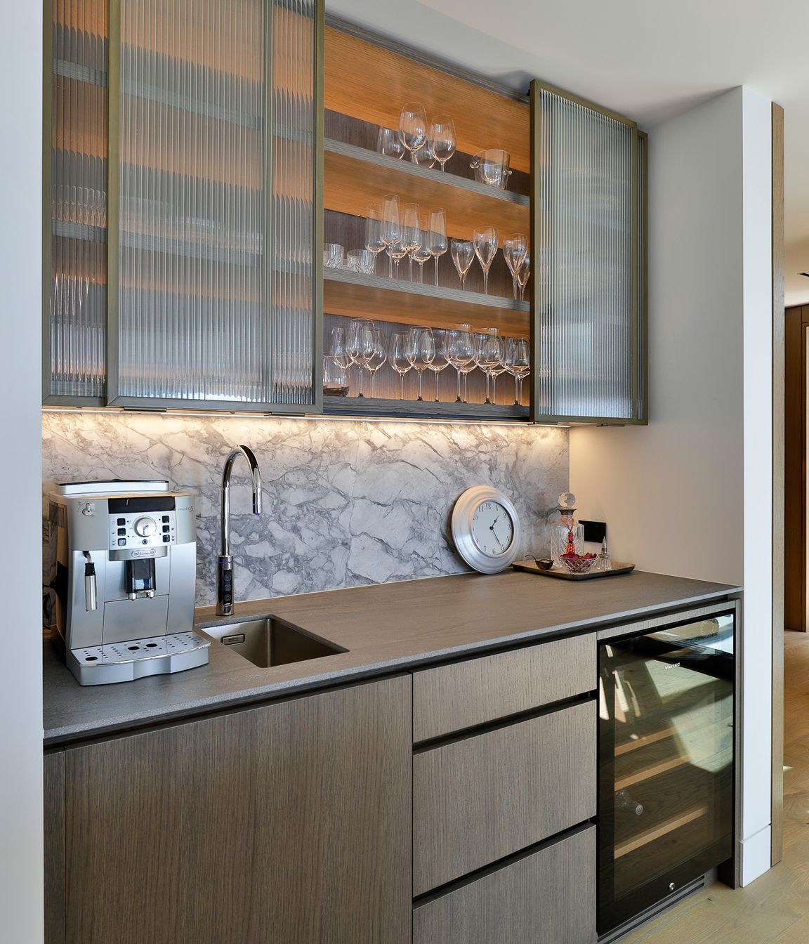 Prime Veneer, American White Oak - Quarter Cut. Designed by Peta Davy from Yellowfox &amp; Craig Hewetson from Hewe Kitchens &amp; Interiors