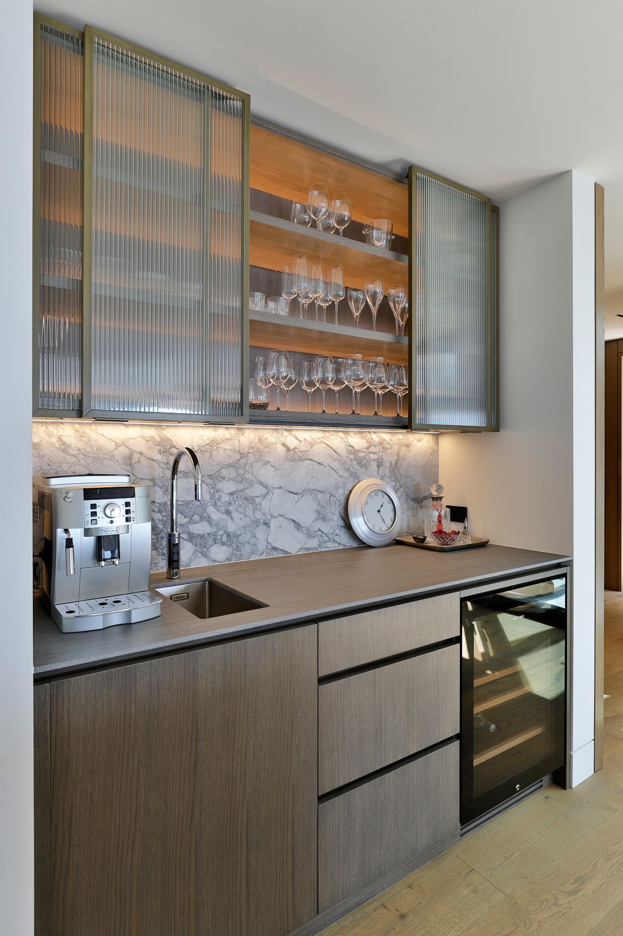 Prime Veneer, American White Oak - Quarter Cut. Designed by Peta Davy from Yellowfox & Craig Hewetson from Hewe Kitchens & Interiors