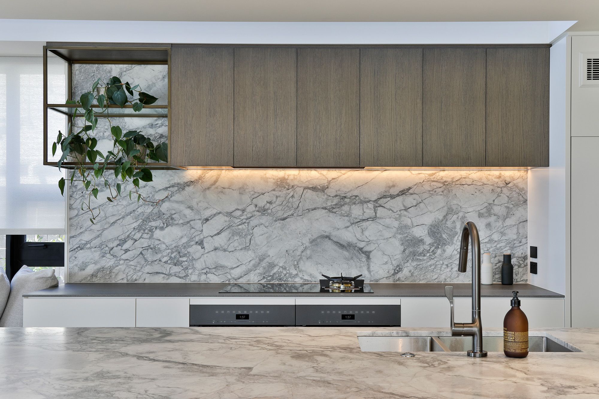 Prime Veneer, American White Oak - Quarter Cut. Designed by Peta Davy from Yellowfox & Craig Hewetson from Hewe Kitchens & Interiors