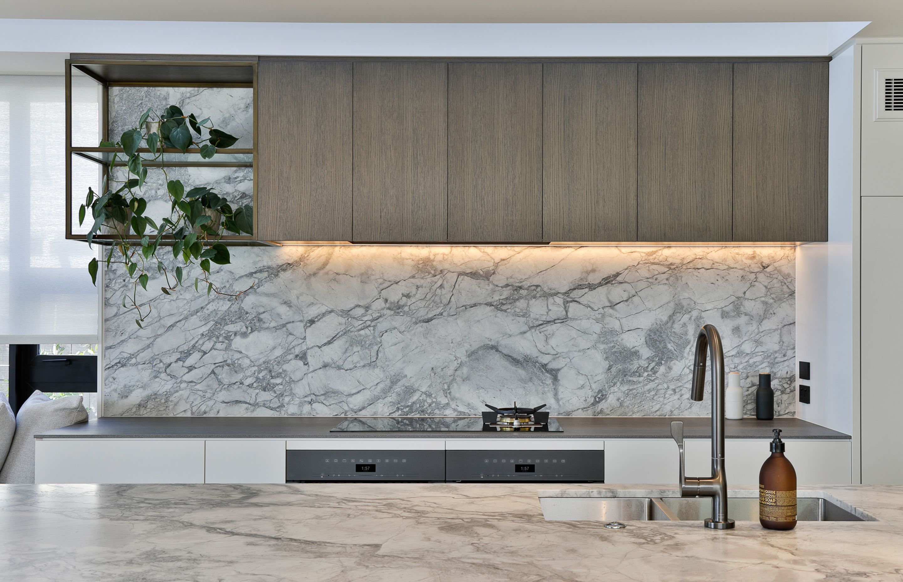 Prime Veneer, American White Oak - Quarter Cut. Designed by Peta Davy from Yellowfox & Craig Hewetson from Hewe Kitchens & Interiors