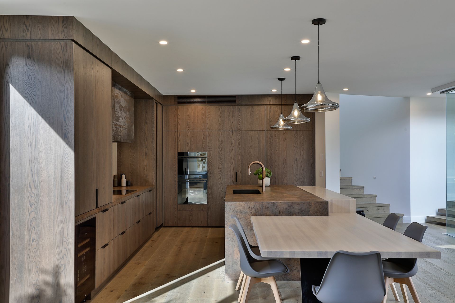 Prime Toitū Veneer, Toitū American White Oak. Design by Gunnar Friese, Hewe Kitchens and Interiors. Photography by Jamie Cobel.
