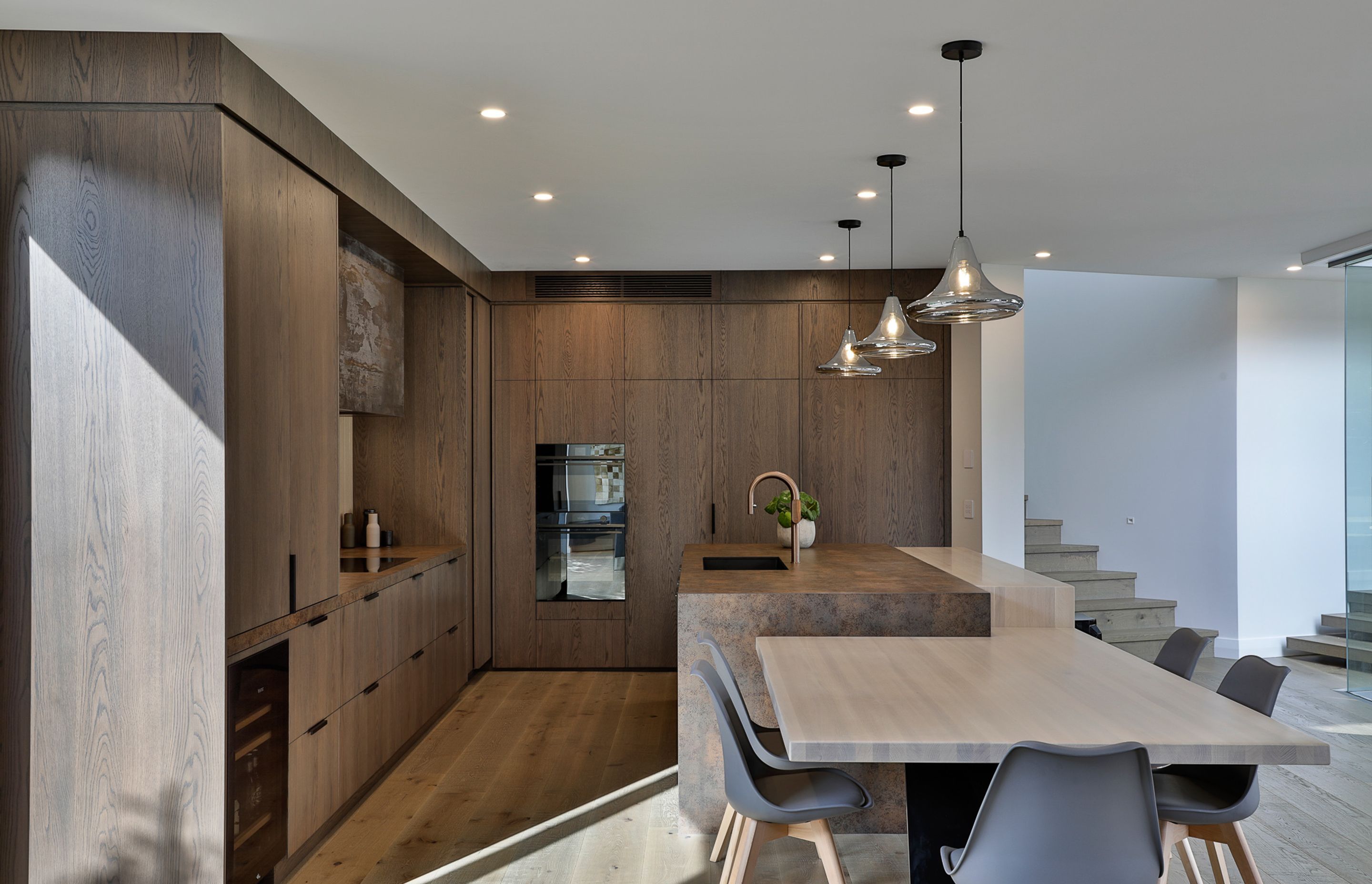 Prime Toitū Veneer, Toitū American White Oak. Design by Gunnar Friese, Hewe Kitchens and Interiors. Photography by Jamie Cobel.