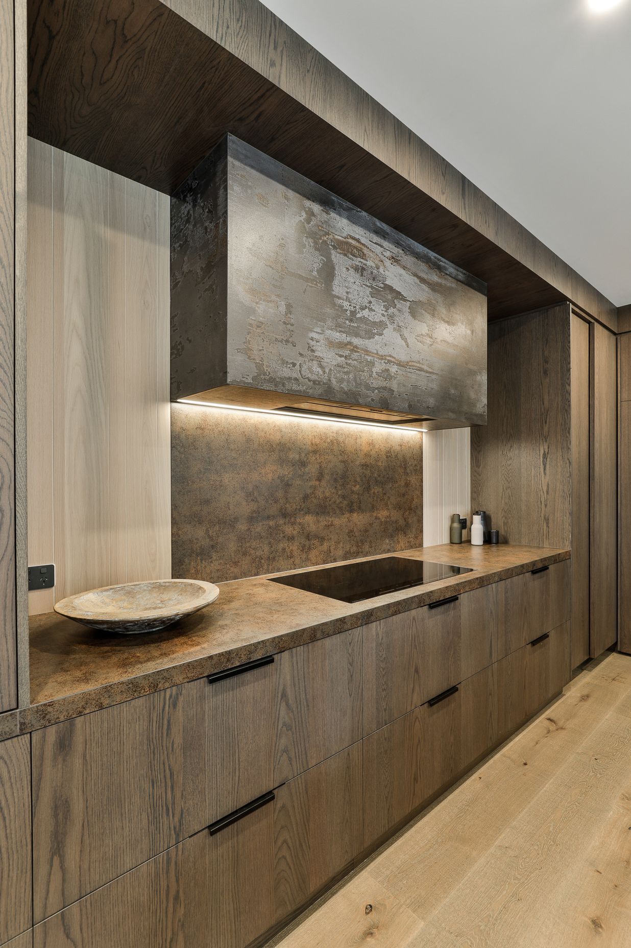 Prime Toitū Veneer, Toitū American White Oak. Design by Gunnar Friese, Hewe Kitchens and Interiors. Photography by Jamie Cobel.