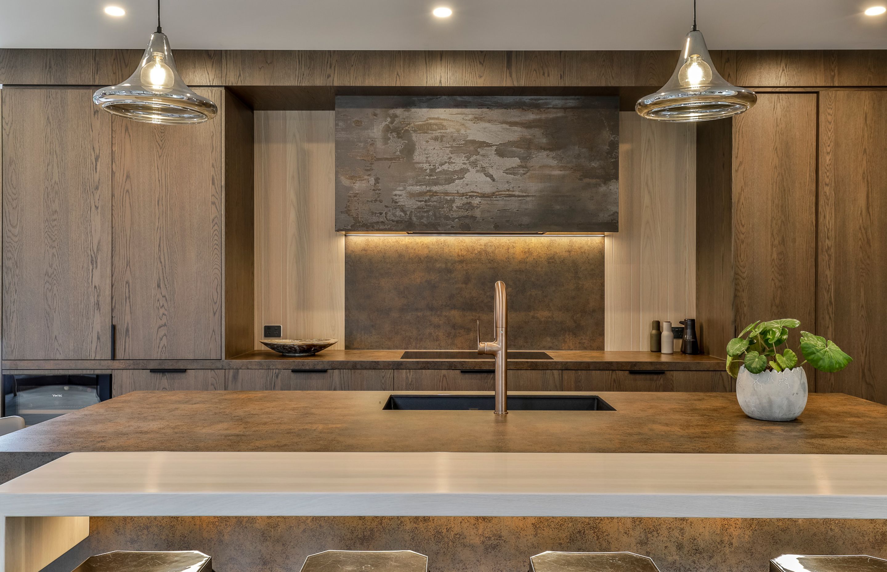 Prime Toitū Veneer, Toitū American White Oak. Design by Gunnar Friese, Hewe Kitchens and Interiors. Photography by Jamie Cobel.