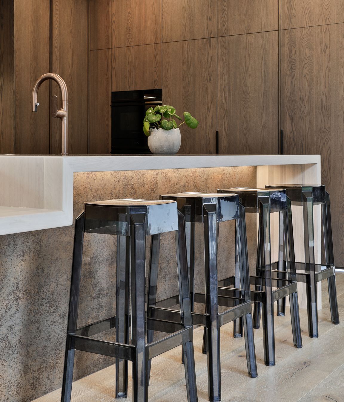 Prime Toitū Veneer, Toitū American White Oak. Design by Gunnar Friese, Hewe Kitchens and Interiors. Photography by Jamie Cobel.
