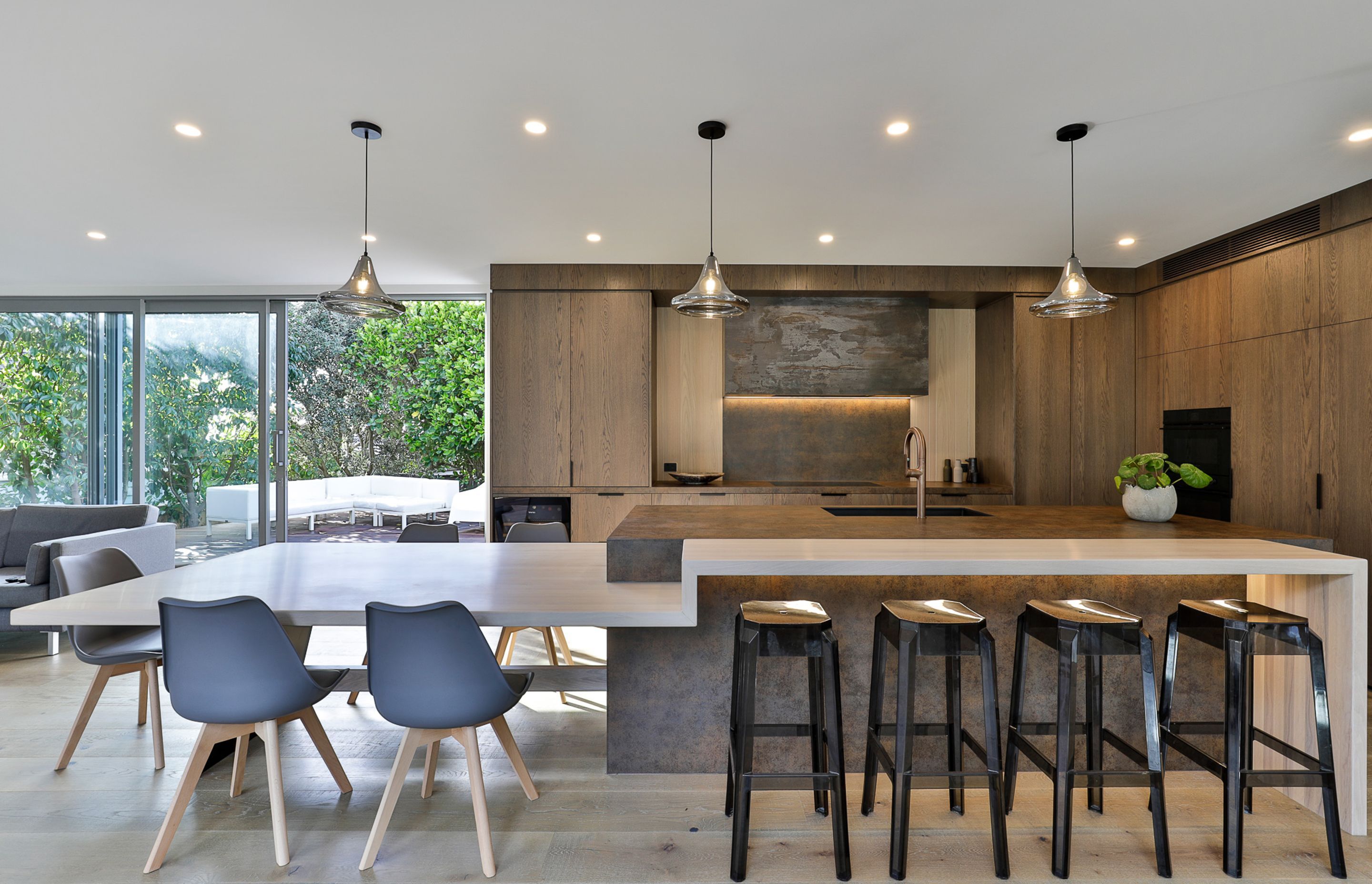 Prime Toitū Veneer, Toitū American White Oak. Design by Gunnar Friese, Hewe Kitchens and Interiors. Photography by Jamie Cobel.