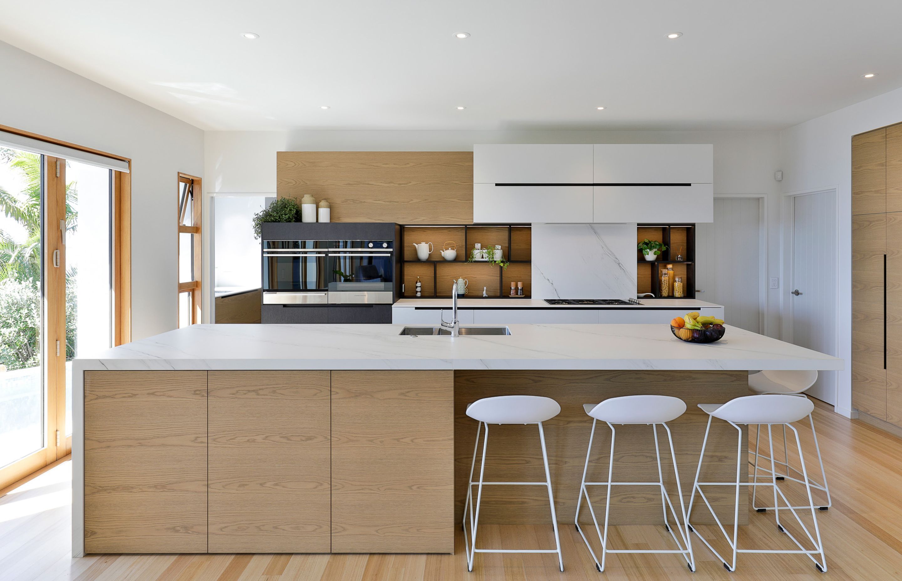 Prime Natural Veneer, American White Oak - Crown Cut. Designed by Gunnar Friese, Hewe Kitchens &amp; Interiors.