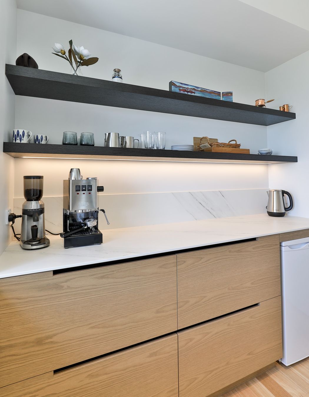 Prime Natural Veneer, American White Oak - Crown Cut. Designed by Gunnar Friese, Hewe Kitchens & Interiors.