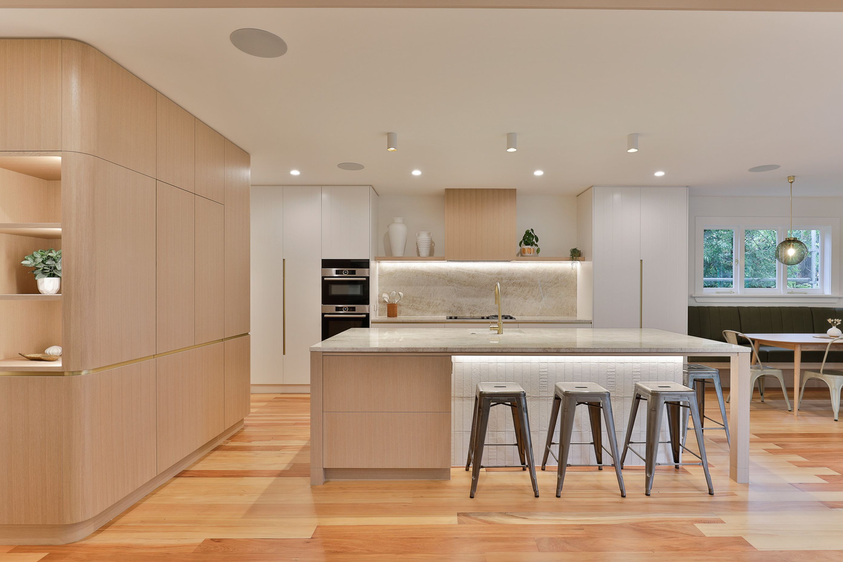 Prime Natural Veneer, American White Oak - Quarter Cut. Designed by Gunner Friese, Hewe Kitchens &amp; Interiors.