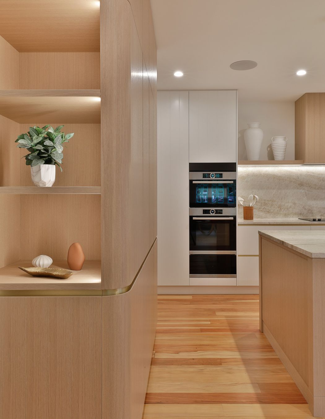 Prime Natural Veneer, American White Oak - Quarter Cut. Designed by Gunner Friese, Hewe Kitchens & Interiors.