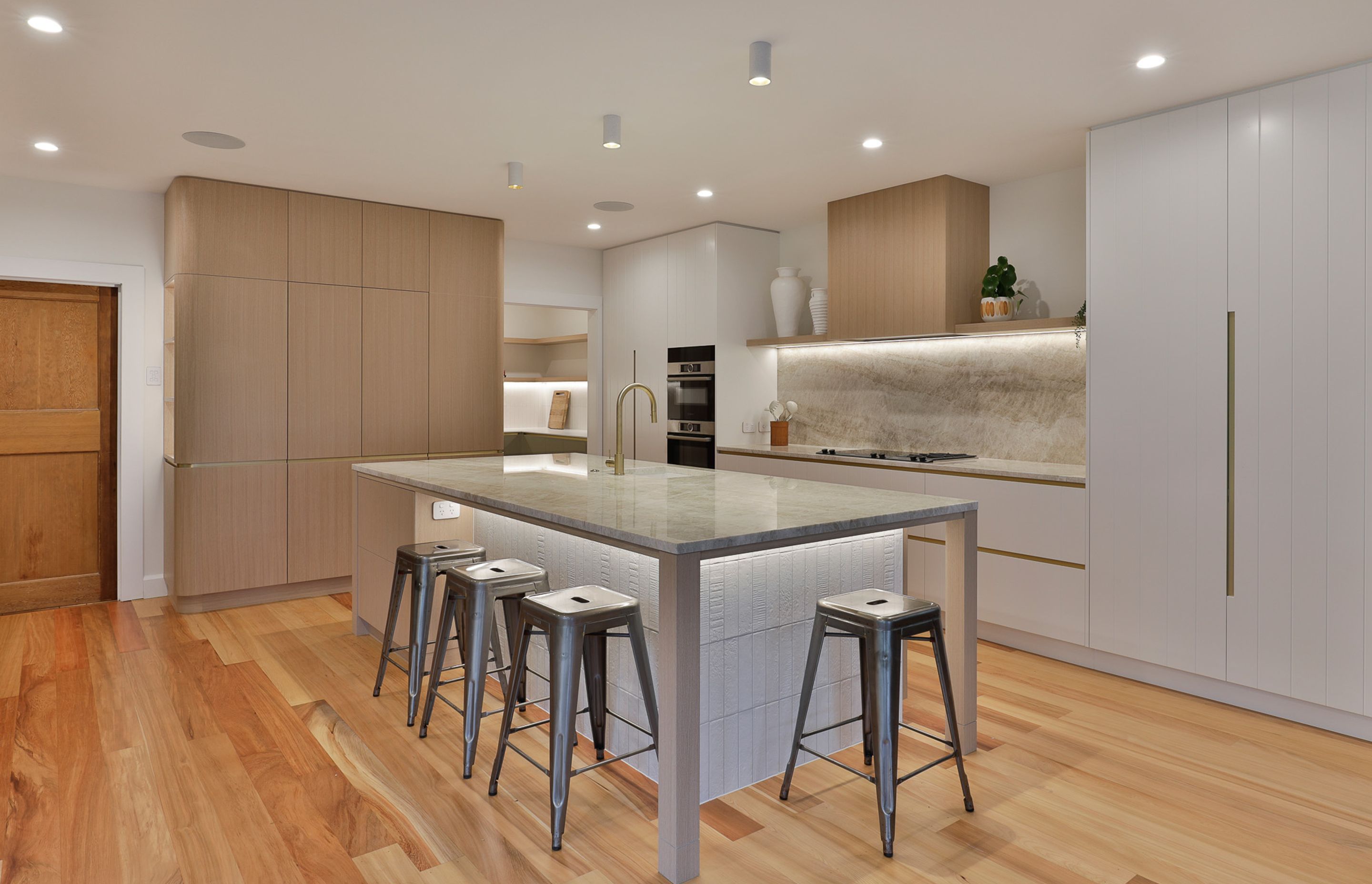 Prime Natural Veneer, American White Oak - Quarter Cut. Designed by Gunner Friese, Hewe Kitchens &amp; Interiors.