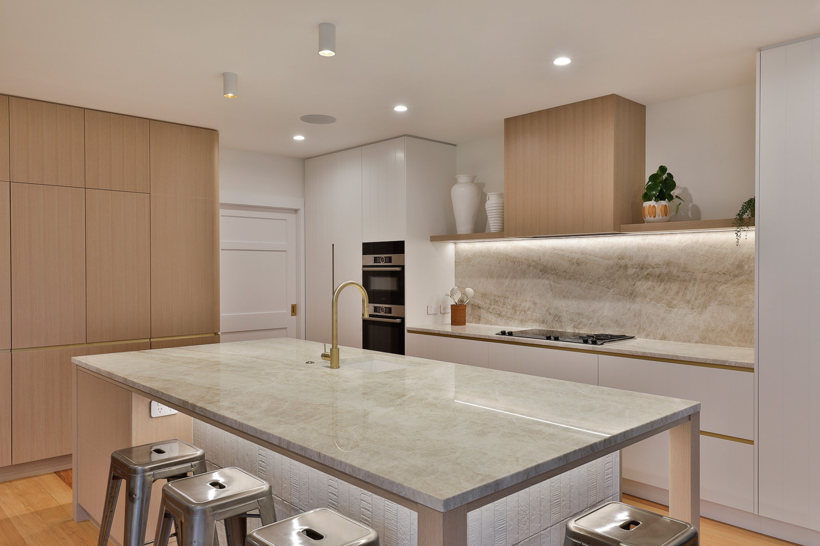 Prime Natural Veneer, American White Oak - Quarter Cut. Designed by Gunner Friese, Hewe Kitchens &amp; Interiors.