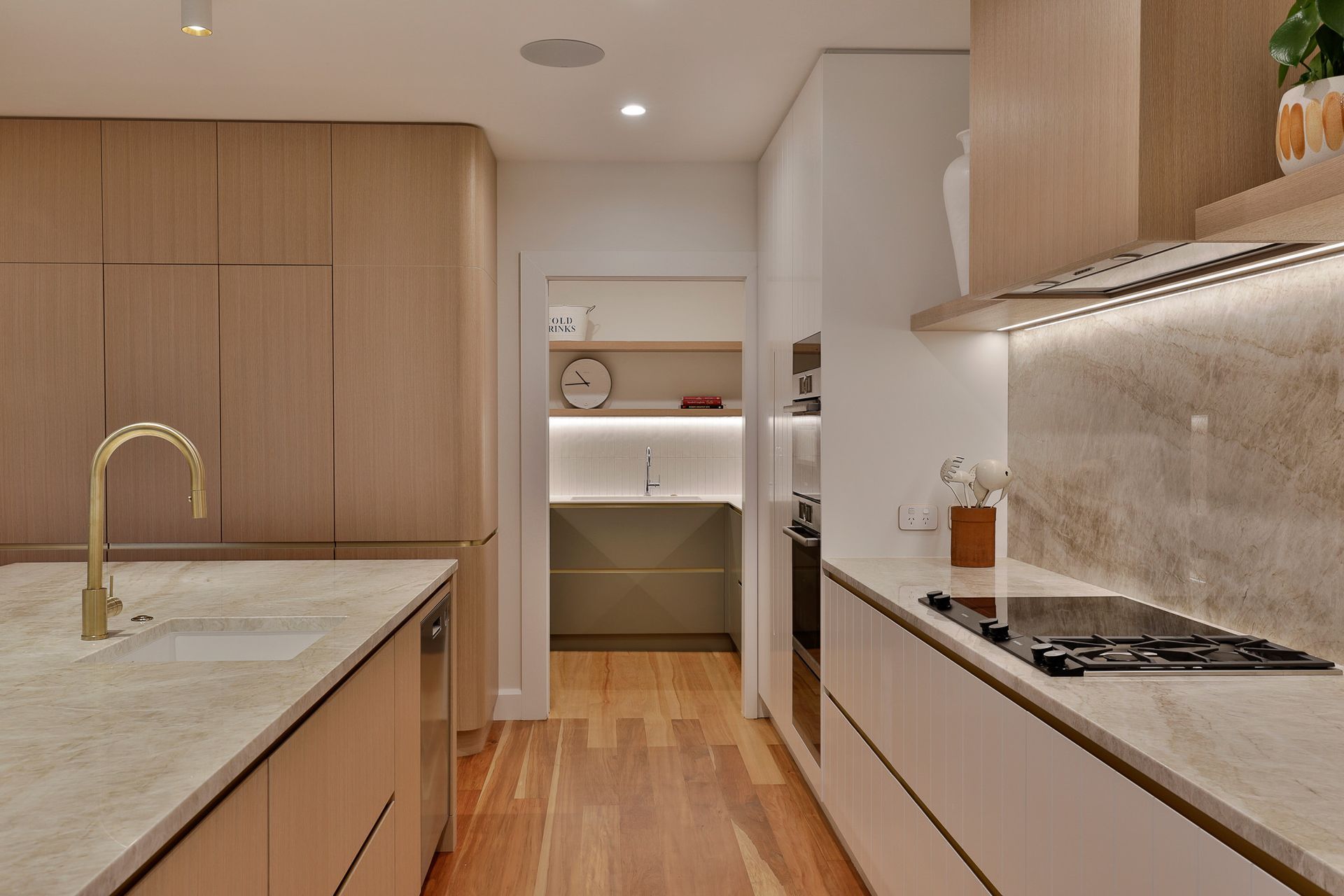 Prime Natural Veneer, American White Oak - Quarter Cut. Designed by Gunner Friese, Hewe Kitchens & Interiors.