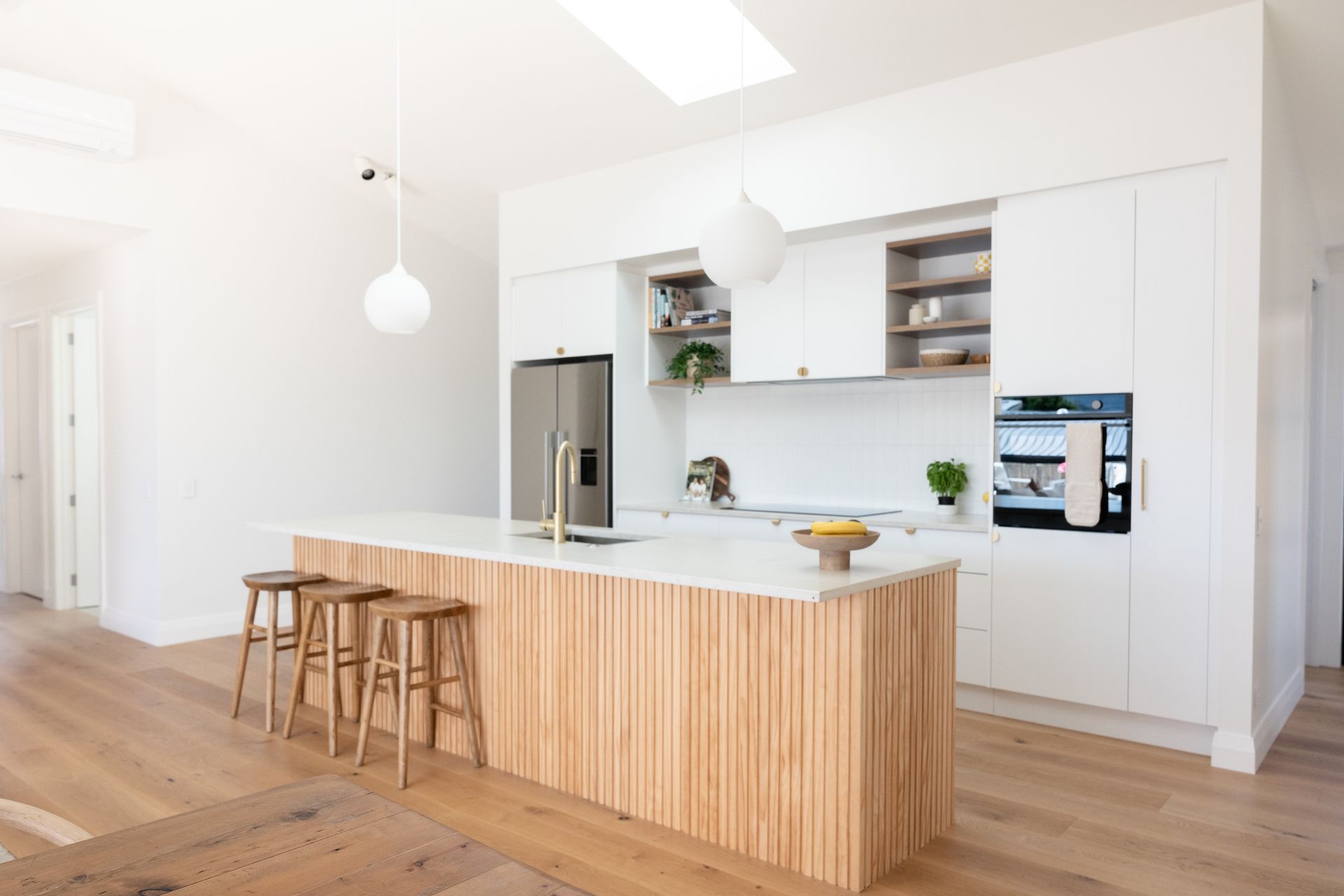 Modern Barn Living by Wilco Projects