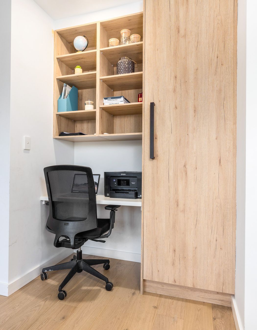 Study: Syncron wood textured decorative panels in Anniversary Oak 2. With sheet size being 2750 x 1240 x 16mm HMR PB