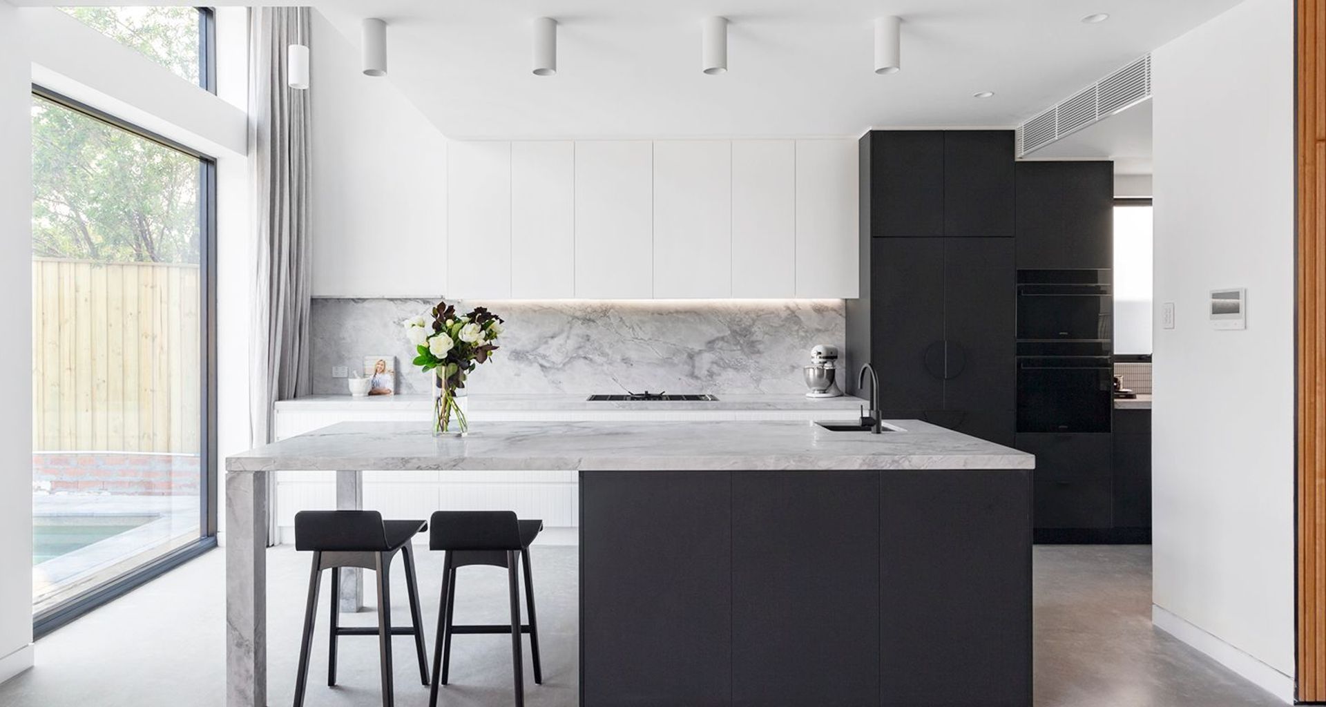 Stylish Black and White Kitchen, Rodd Point banner