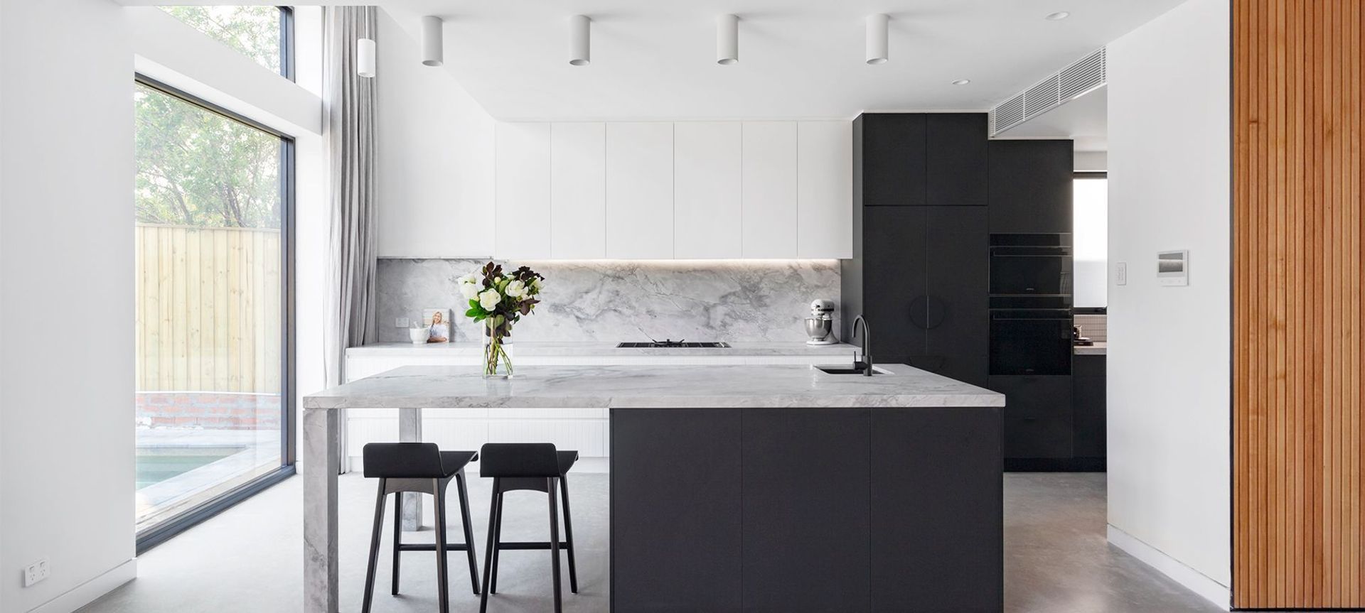 Stylish Black and White Kitchen, Rodd Point banner