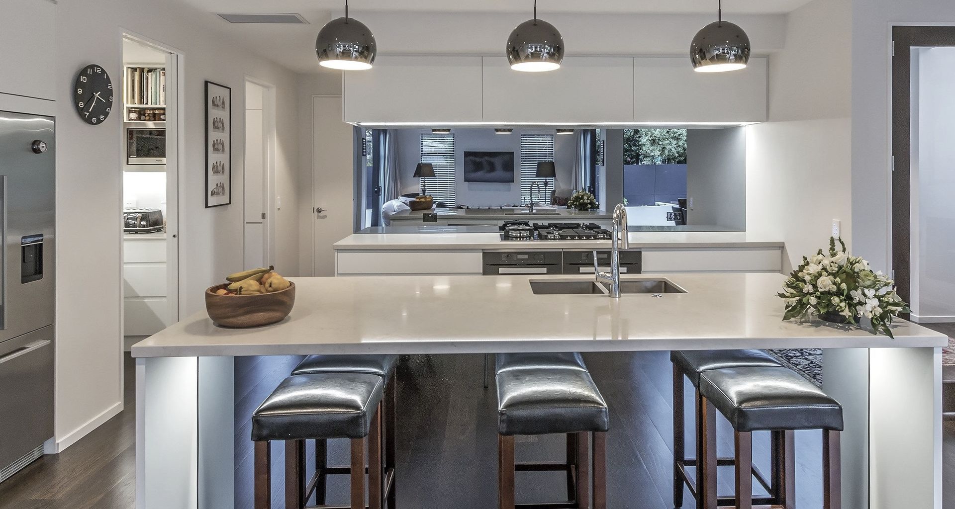 Stylish Kitchen Uses Hidden Handles banner