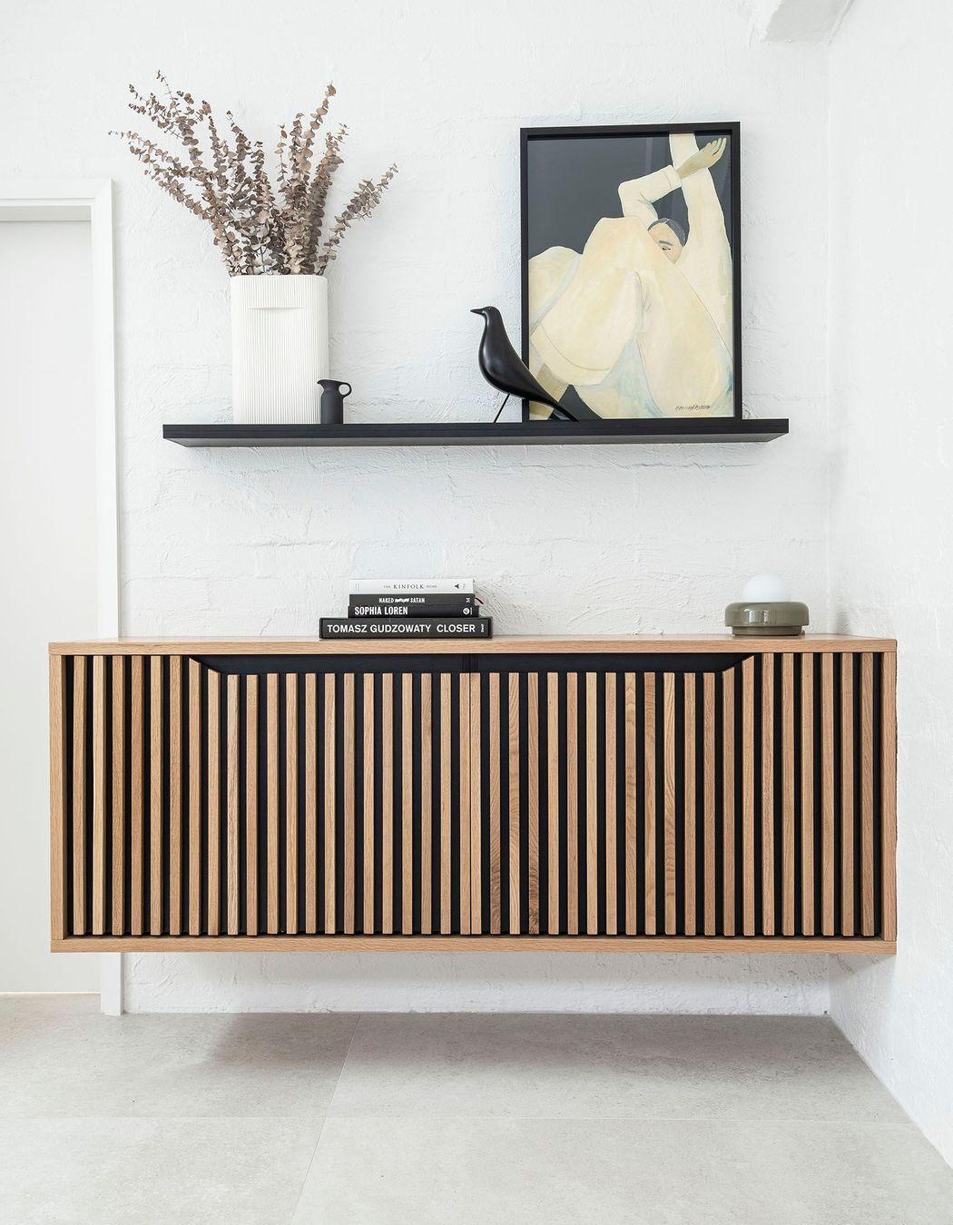 Feature drinks console design