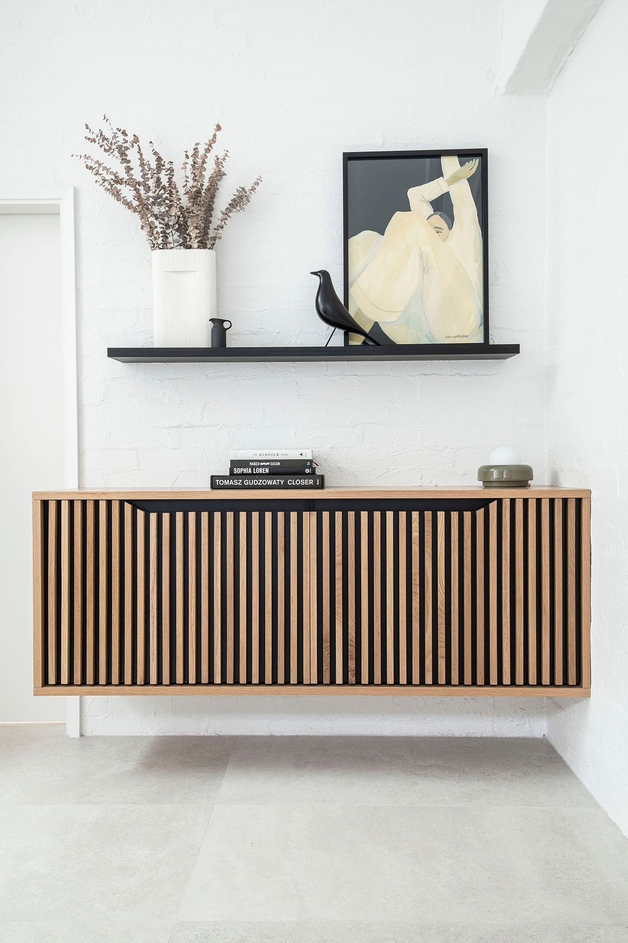 Feature drinks console design
