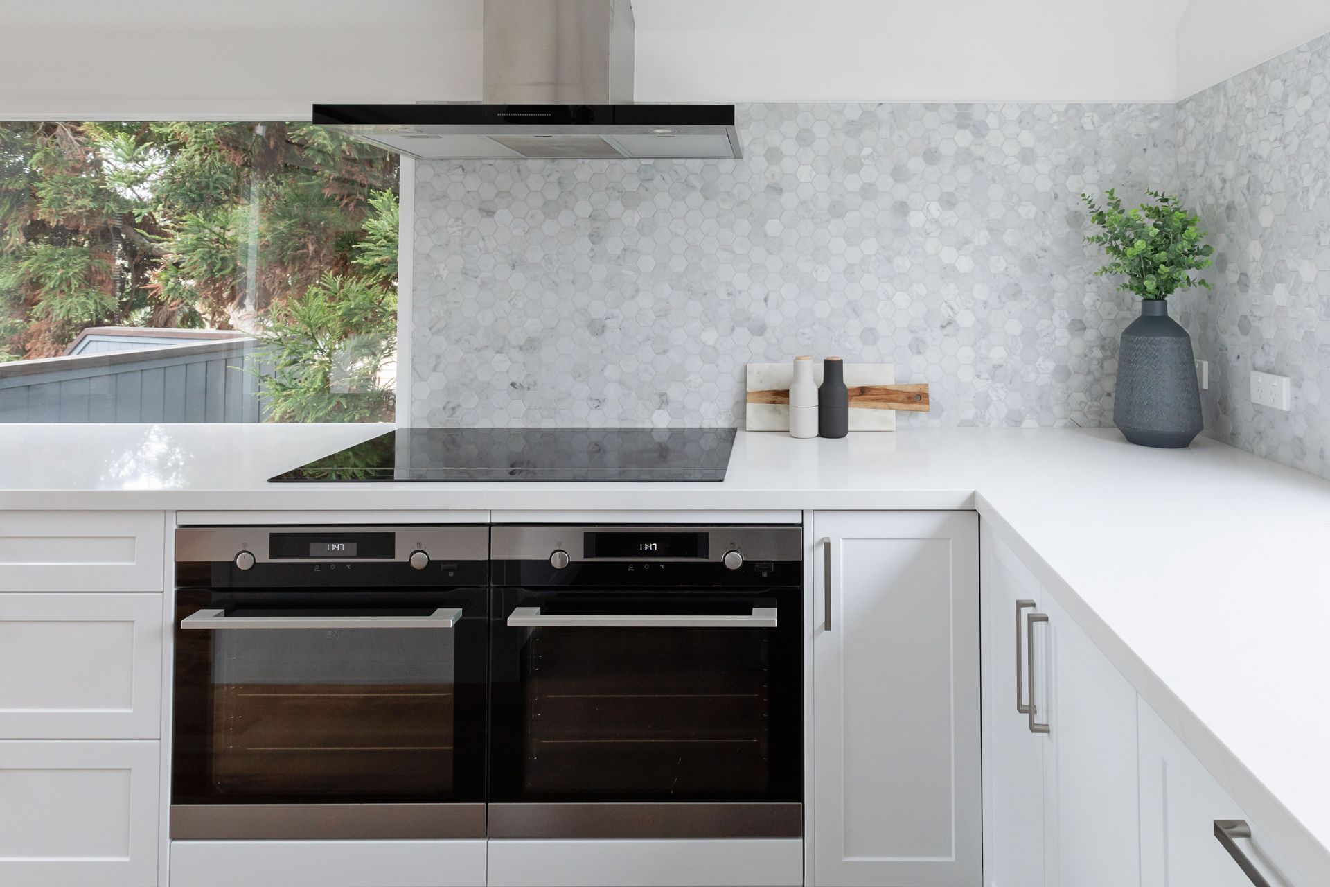 Dezignatek Thermoform Ronda profile in White Satin, Designed by Andrea Ellis, Kitchen Studio North Shore