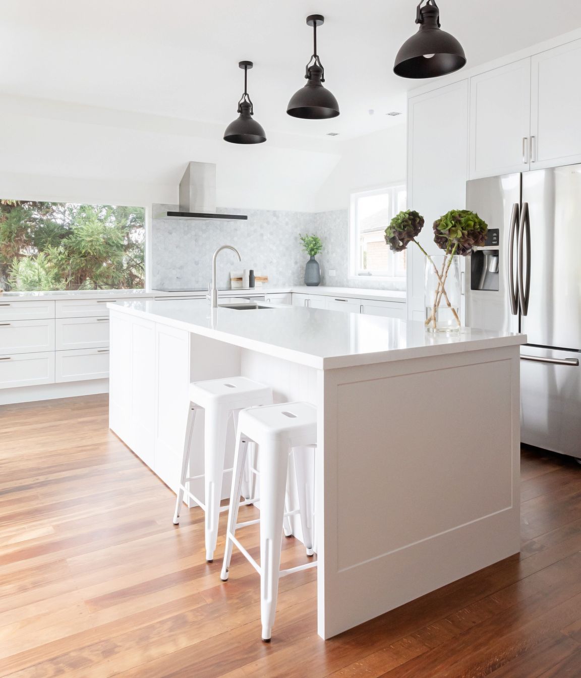 Dezignatek Thermoform Ronda profile in White Satin, Designed by Andrea Ellis, Kitchen Studio North Shore