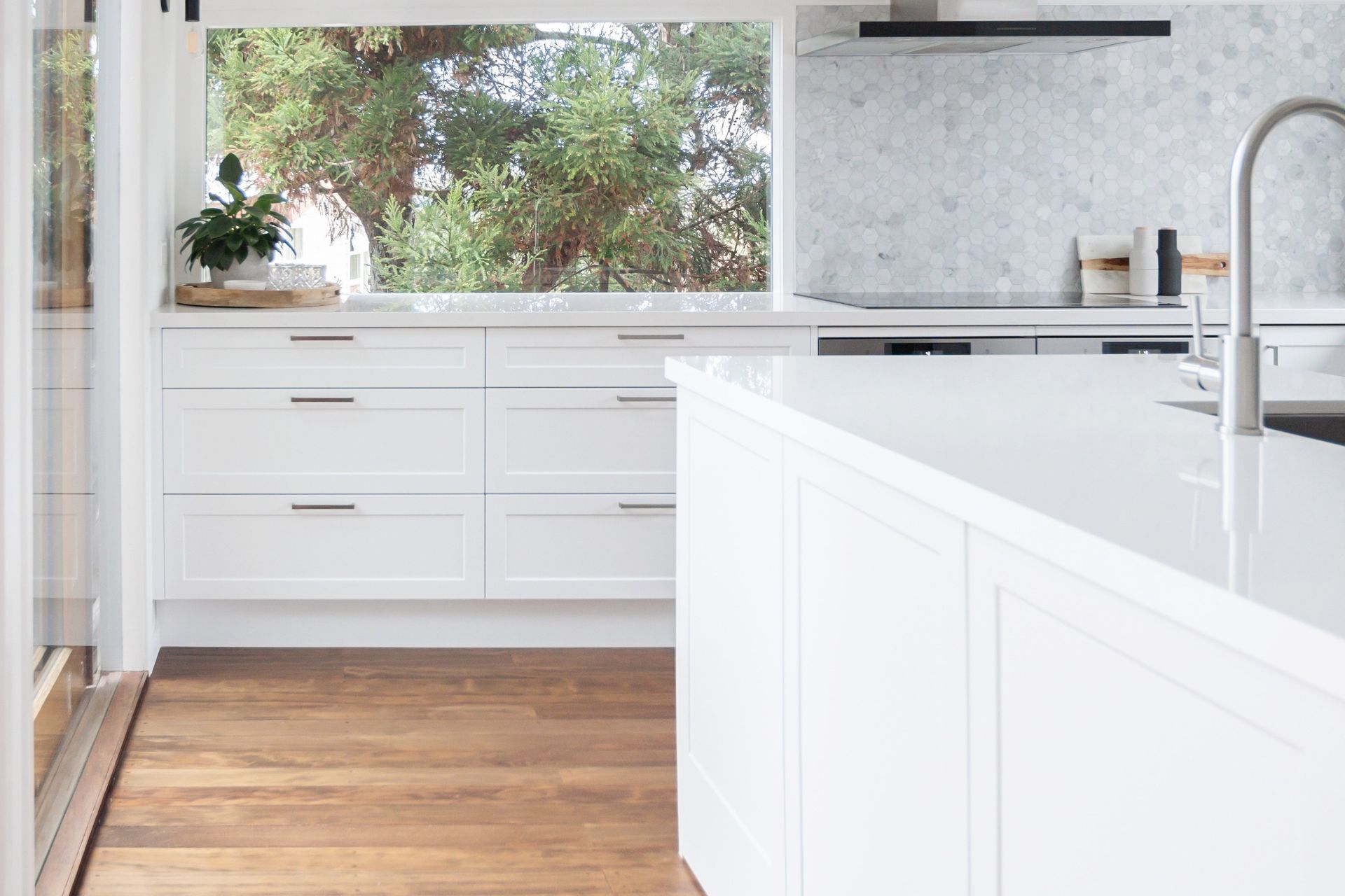 Dezignatek Thermoform Ronda profile in White Satin, Designed by Andrea Ellis, Kitchen Studio North Shore